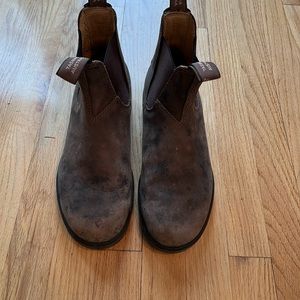 Blundstones- Rustic Brown- womens- Size 7 aus- some light stains on the top